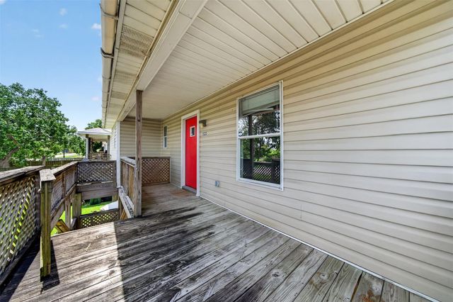522 Oklahoma Avenue, Bacliff, TX 77518