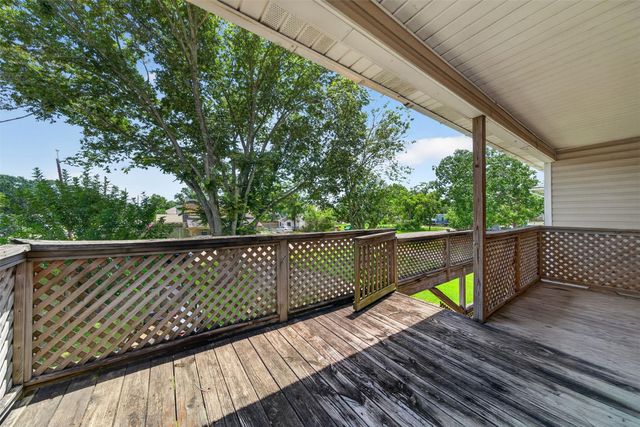 522 Oklahoma Avenue, Bacliff, TX 77518