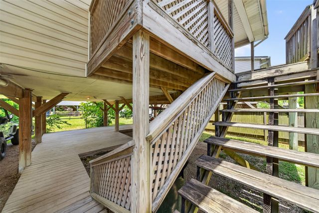 522 Oklahoma Avenue, Bacliff, TX 77518
