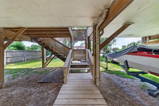 522 Oklahoma Avenue, Bacliff, TX 77518