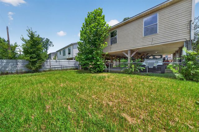 522 Oklahoma Avenue, Bacliff, TX 77518