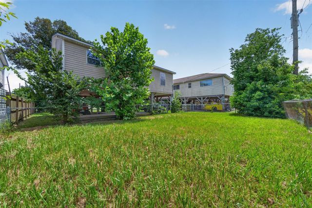 522 Oklahoma Avenue, Bacliff, TX 77518
