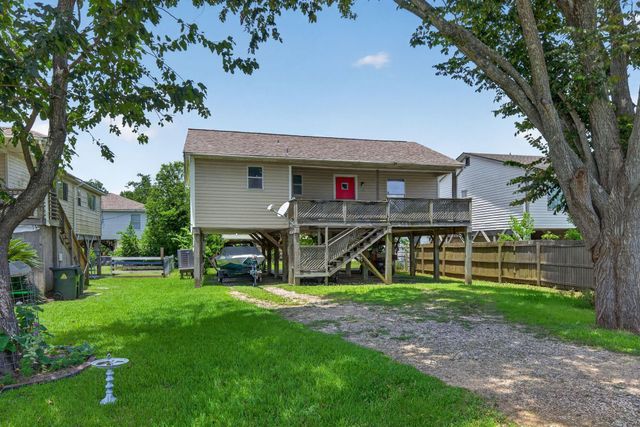 522 Oklahoma Avenue, Bacliff, TX 77518