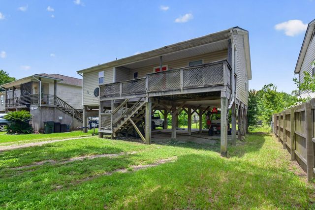 522 Oklahoma Avenue, Bacliff, TX 77518