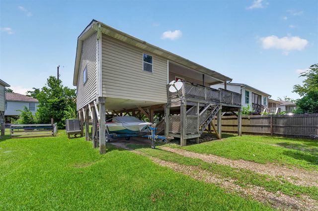 522 Oklahoma Avenue, Bacliff, TX 77518