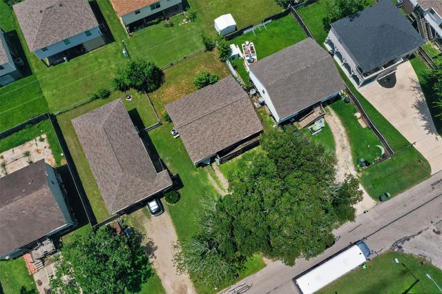 522 Oklahoma Avenue, Bacliff, TX 77518