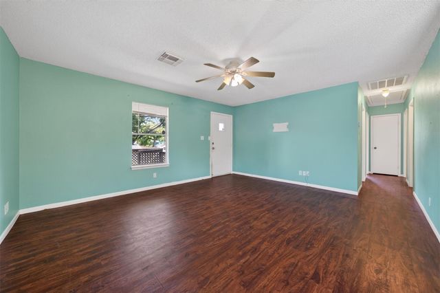 522 Oklahoma Avenue, Bacliff, TX 77518