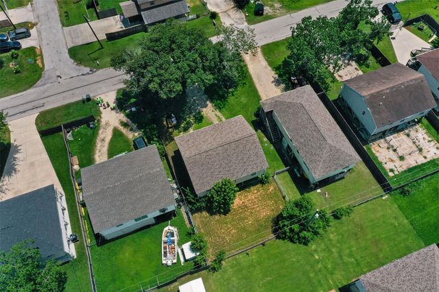 522 Oklahoma Avenue, Bacliff, TX 77518