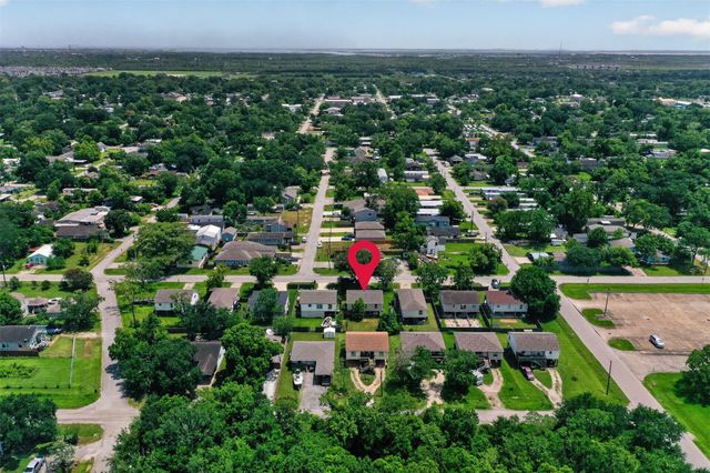 522 Oklahoma Avenue, Bacliff, TX 77518
