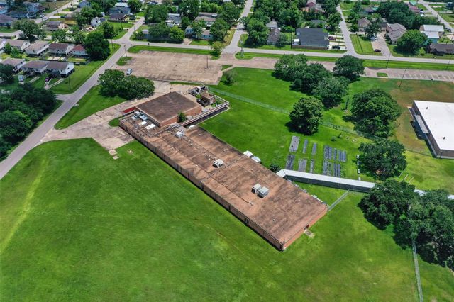 522 Oklahoma Avenue, Bacliff, TX 77518