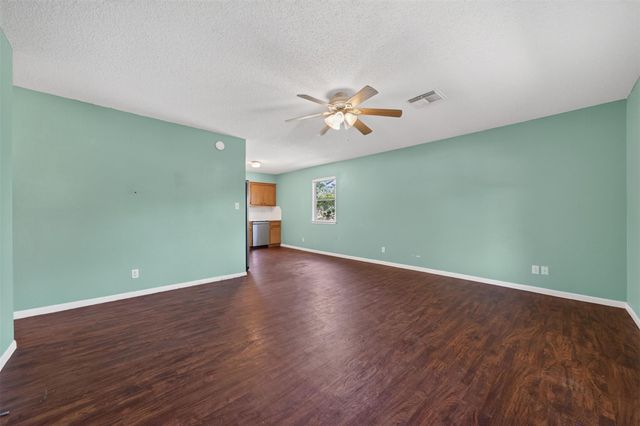 522 Oklahoma Avenue, Bacliff, TX 77518