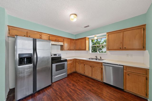 522 Oklahoma Avenue, Bacliff, TX 77518