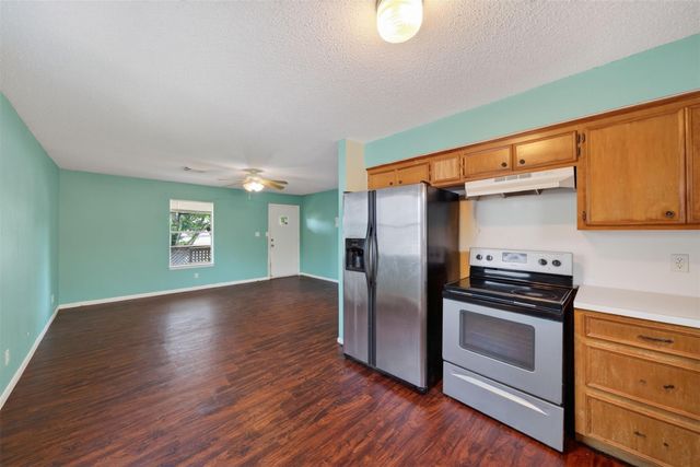 522 Oklahoma Avenue, Bacliff, TX 77518