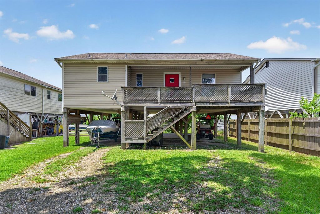 522 Oklahoma Avenue, Bacliff, TX 77518