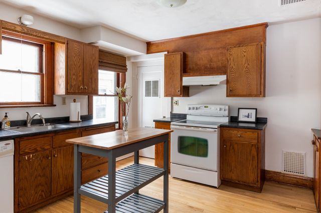 31 Latham Court, Burlington, VT 05401