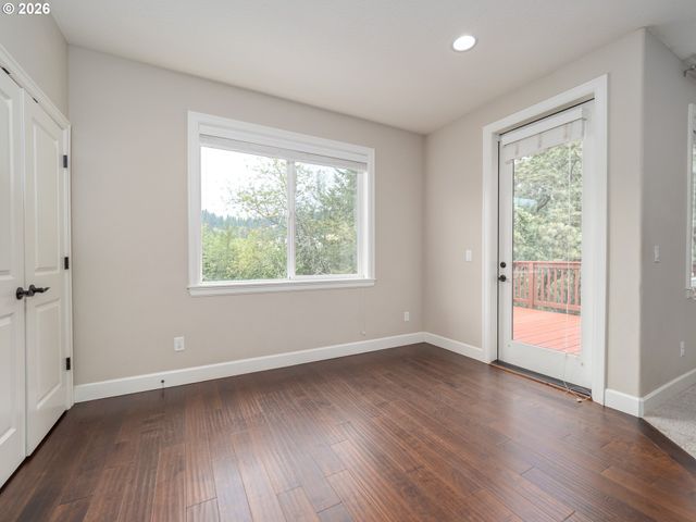 5818 Nw BANNISTER Dr, Portland, OR 97229