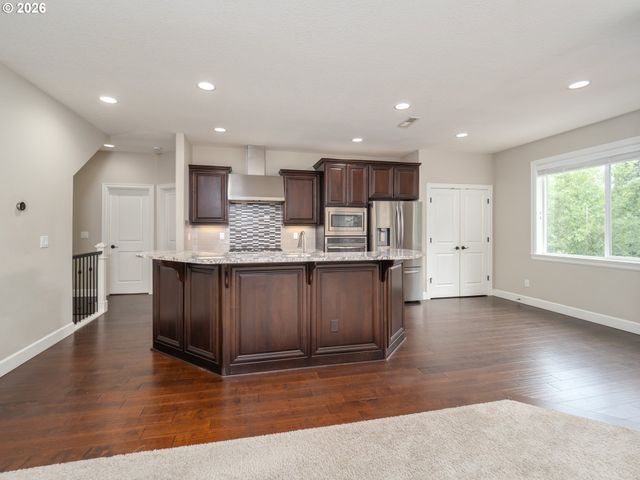 5818 Nw BANNISTER Dr, Portland, OR 97229