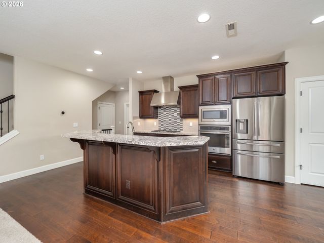 5818 Nw BANNISTER Dr, Portland, OR 97229