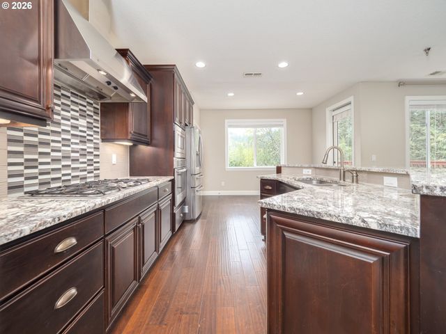 5818 Nw BANNISTER Dr, Portland, OR 97229