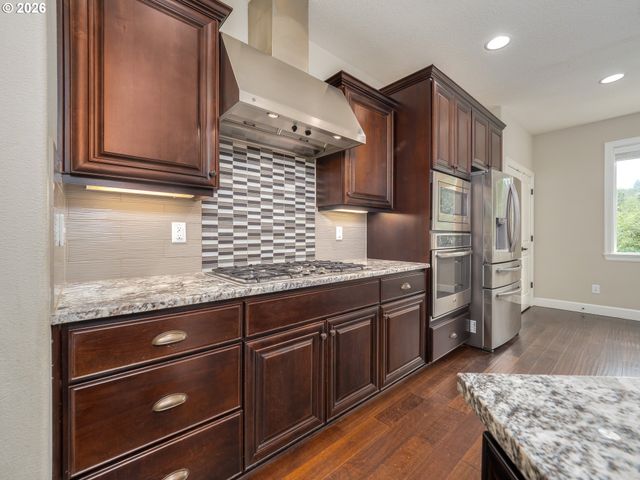 5818 Nw BANNISTER Dr, Portland, OR 97229