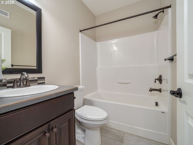 5818 Nw BANNISTER Dr, Portland, OR 97229