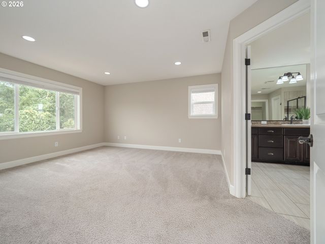 5818 Nw BANNISTER Dr, Portland, OR 97229