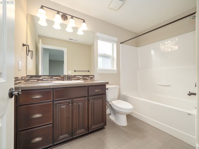 5818 Nw BANNISTER Dr, Portland, OR 97229