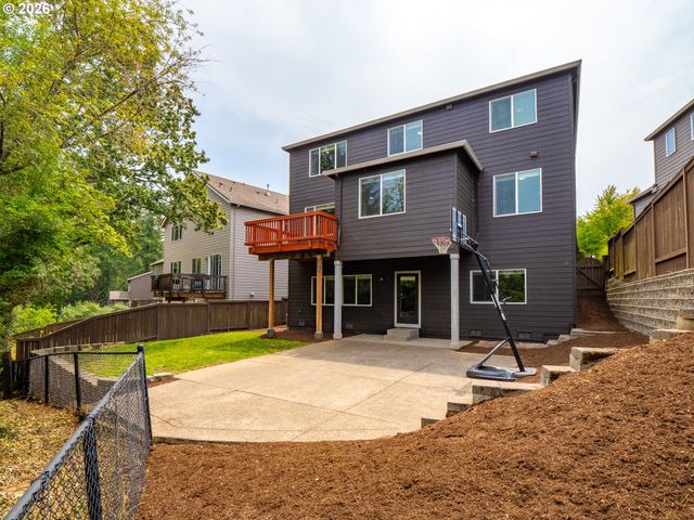 5818 Nw BANNISTER Dr, Portland, OR 97229