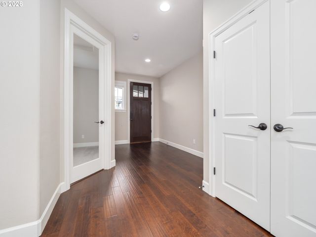 5818 Nw BANNISTER Dr, Portland, OR 97229