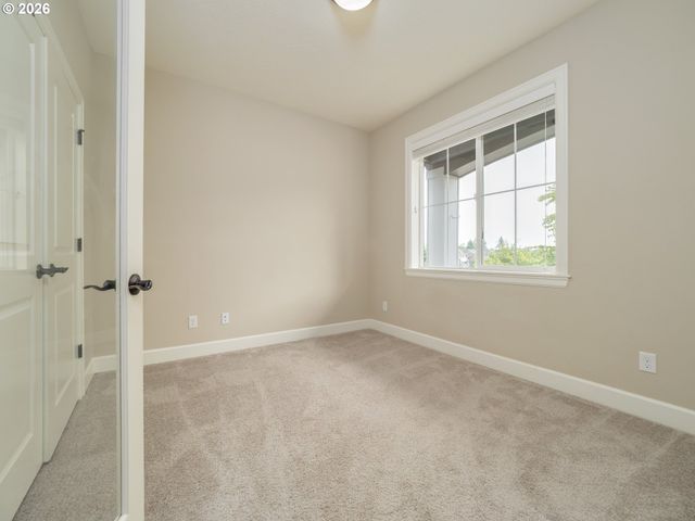 5818 Nw BANNISTER Dr, Portland, OR 97229