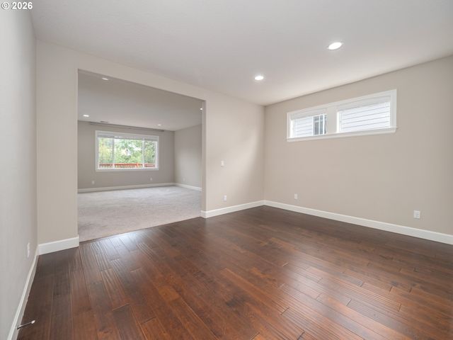 5818 Nw BANNISTER Dr, Portland, OR 97229