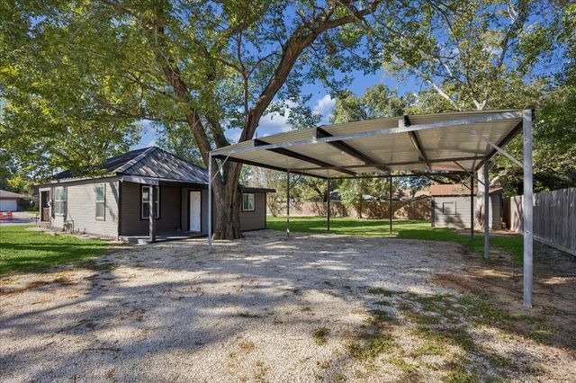 605 N Meyer Street, Sealy, TX 77474