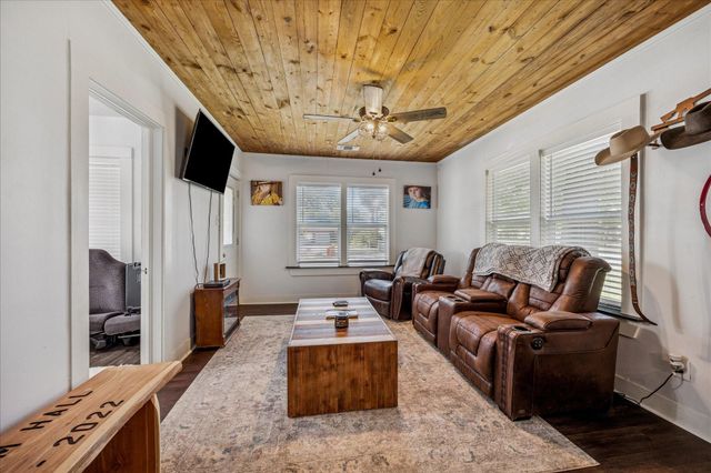 605 N Meyer Street, Sealy, TX 77474