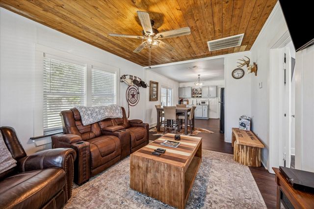 605 N Meyer Street, Sealy, TX 77474