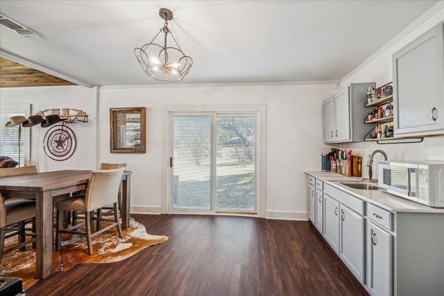 605 N Meyer Street, Sealy, TX 77474