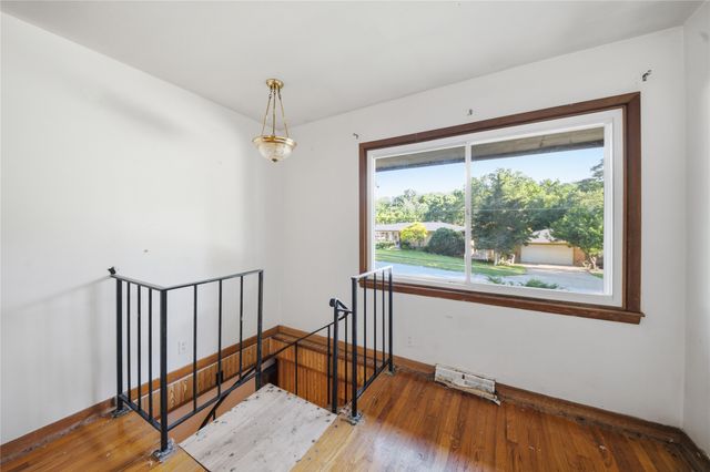 2806 Aurora Avenue, Des Moines, IA 50310