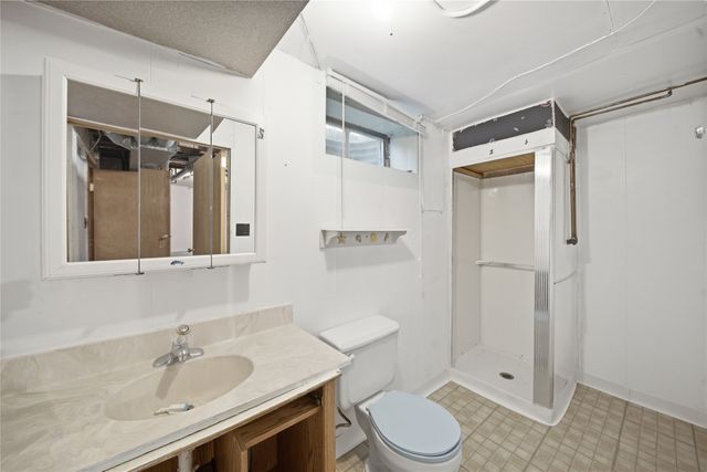 2806 Aurora Avenue, Des Moines, IA 50310