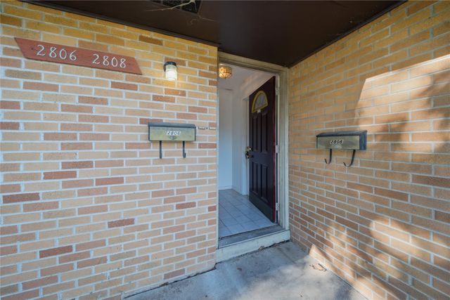 2806 Aurora Avenue, Des Moines, IA 50310