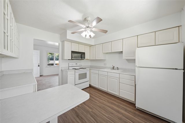 2806 Aurora Avenue, Des Moines, IA 50310