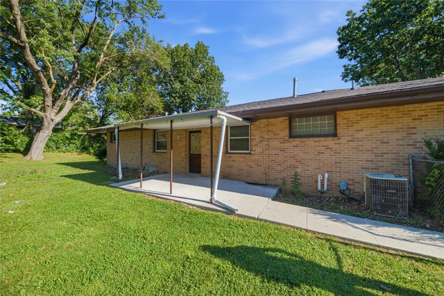 2806 Aurora Avenue, Des Moines, IA 50310