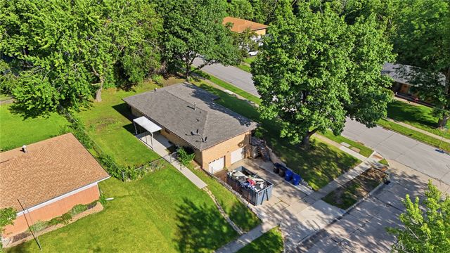 2806 Aurora Avenue, Des Moines, IA 50310