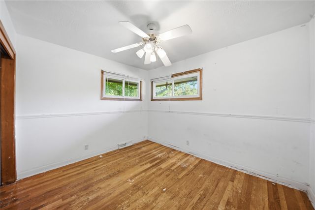 2806 Aurora Avenue, Des Moines, IA 50310