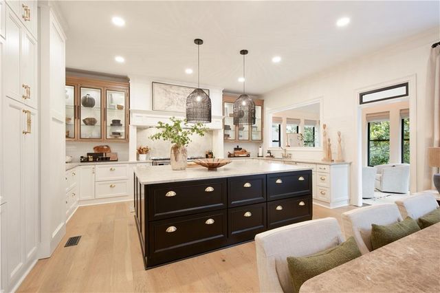 2975 Woodvale Court, Alpharetta, GA 30022