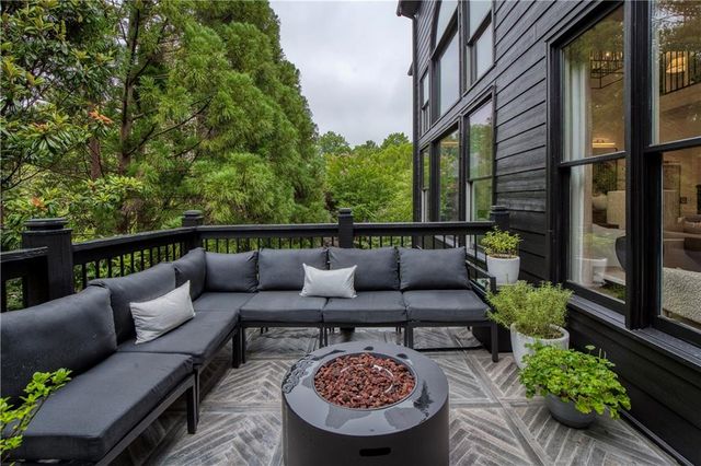 2975 Woodvale Court, Alpharetta, GA 30022