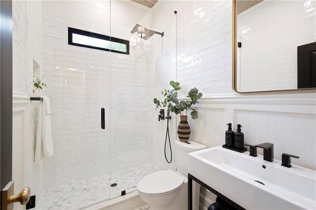 2975 Woodvale Court, Alpharetta, GA 30022