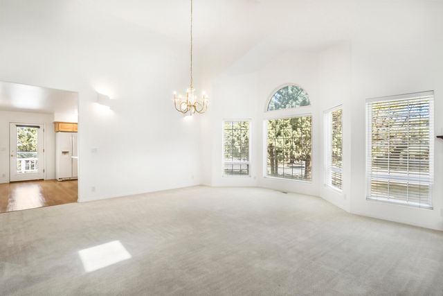 892 NW Chelsea Loop, Bend, OR 97703