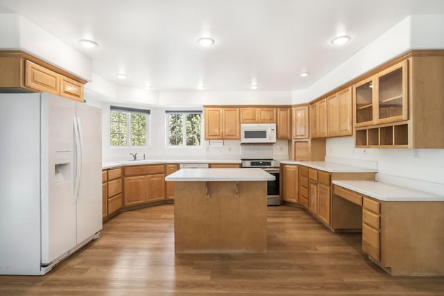 892 NW Chelsea Loop, Bend, OR 97703