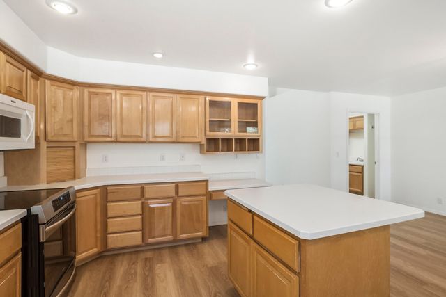 892 NW Chelsea Loop, Bend, OR 97703