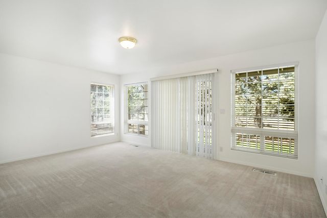 892 NW Chelsea Loop, Bend, OR 97703