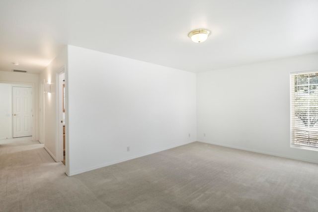 892 NW Chelsea Loop, Bend, OR 97703